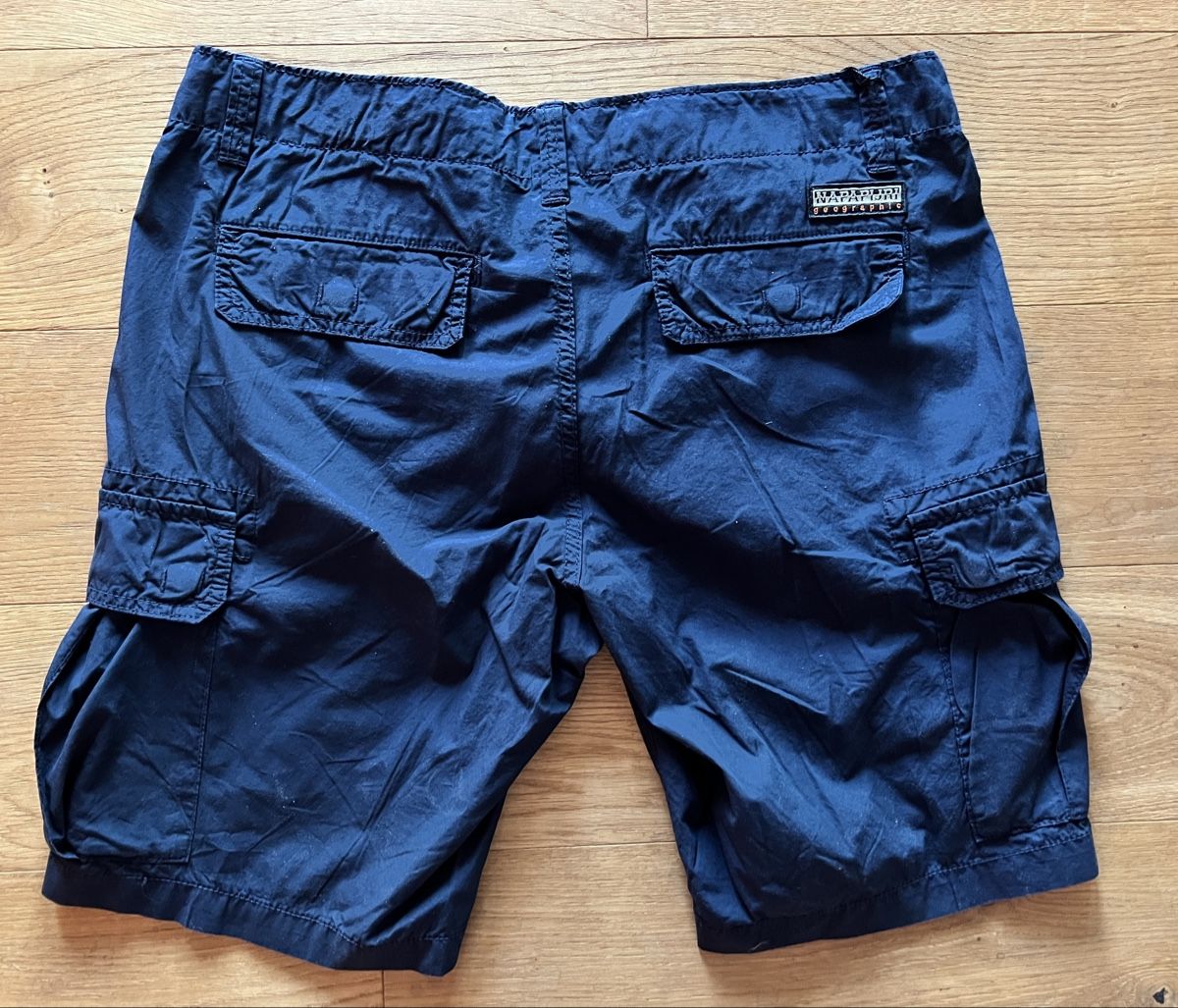 Napapijri Pantaloni: Napapijri Shorts TOP – Usato da Niedergösgen venduto da Lifestyle-85 1