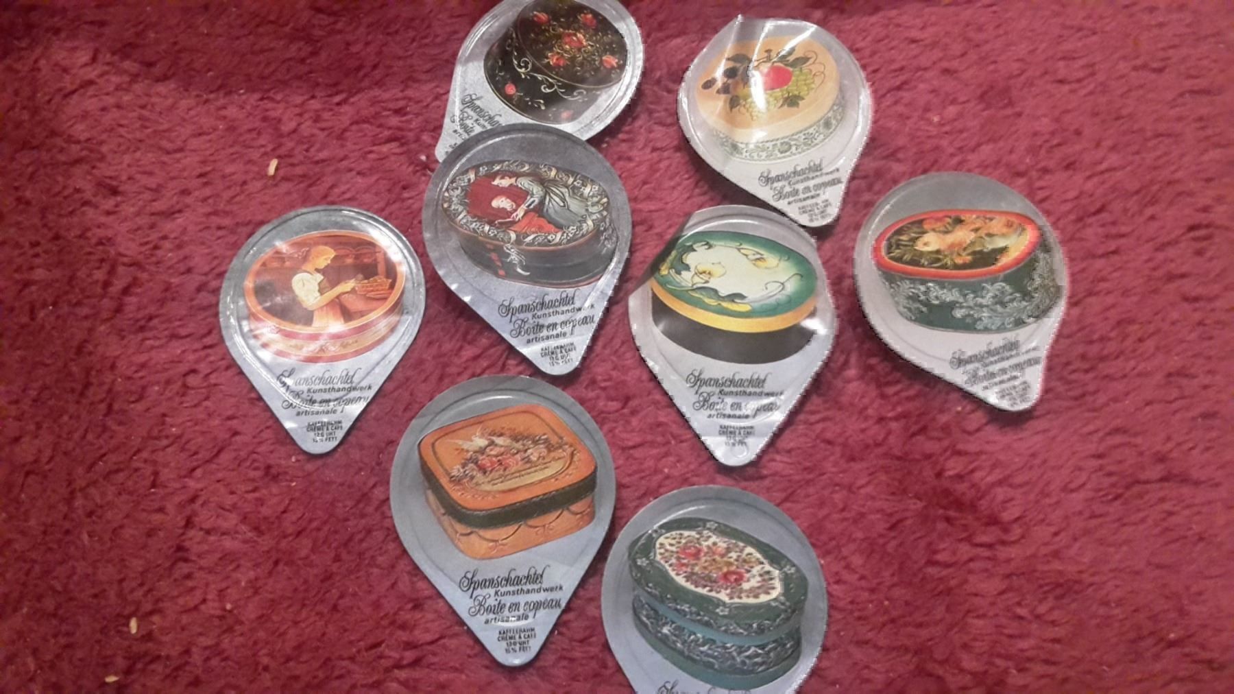 Opercules: 8 Kaffeerahmdeckeli Spanschachtel – D'occasion à Schwarzenburg par Flamingo07