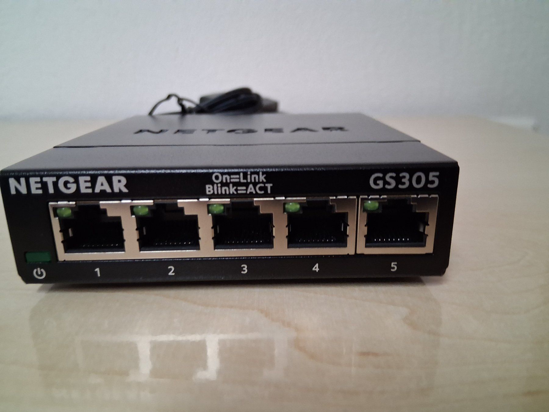 Netgear Modem & Router: NETGEAR 5-Port Gigabit Ethernet – Usato da Bonaduz venduto da Motz 2