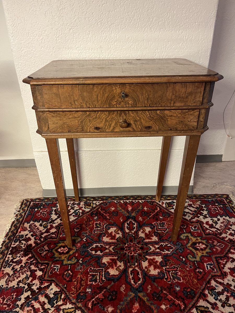 Tische: Beistelltisch – Gebraucht aus Bern von Nena4