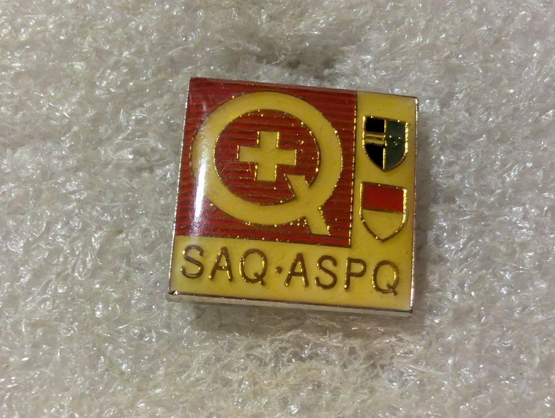 Placchette & Badge: Ansteckpin 105: SAQ – Usato da Oppligen venduto da Pin-Fall-Shop