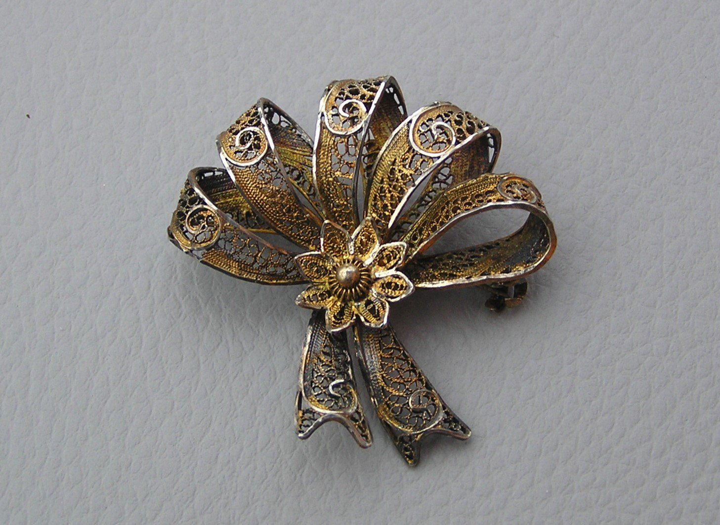 Broschen & Nadeln: ALTE BROSCHE 800 SILBER – Gebraucht aus Grenchen von Antique-hunter