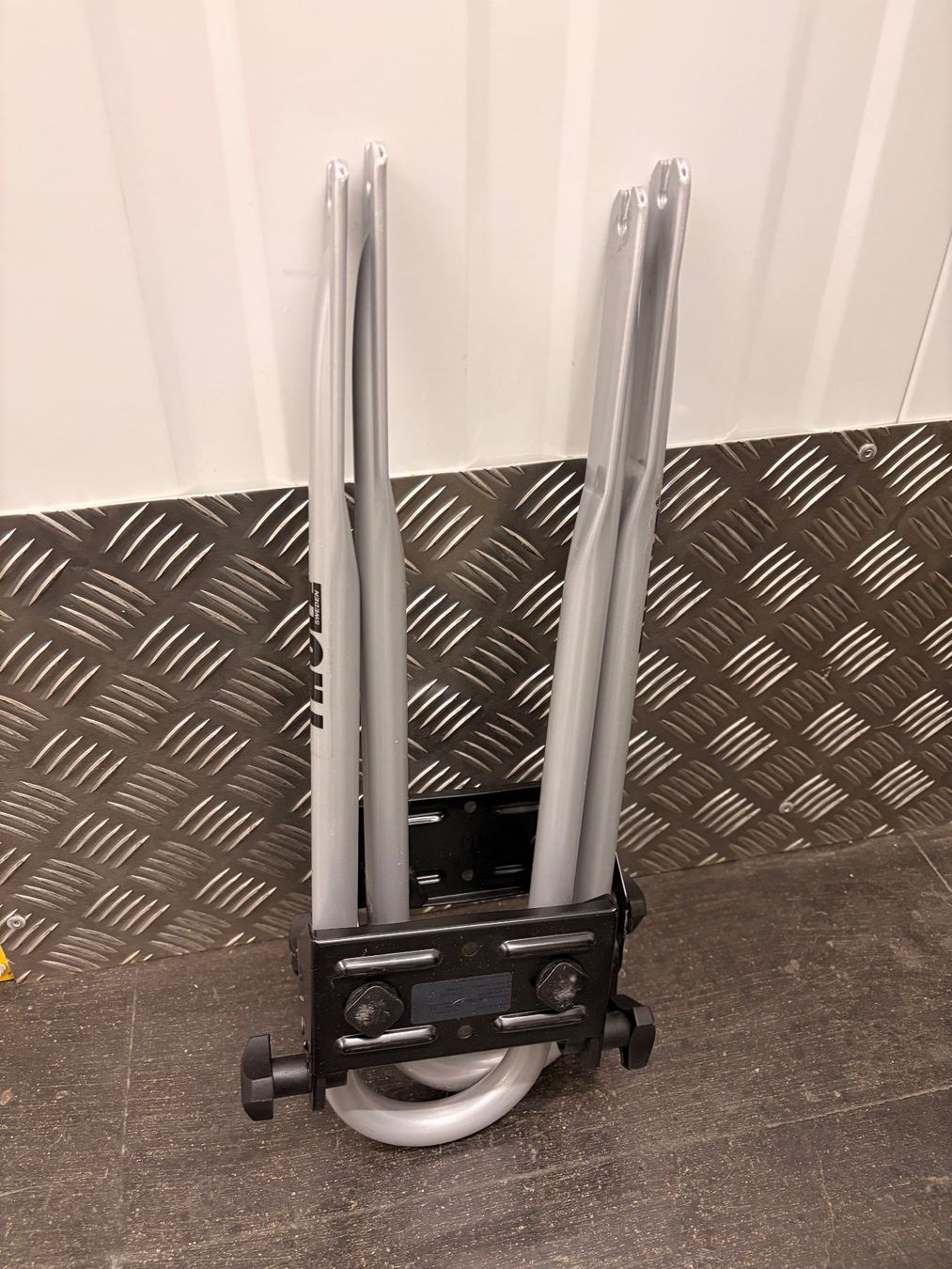 Thule Supporti per biciclette: Thule Bike Mount 565 x 2 + Ski rack + Wheel mounts – Usato da Binningen venduto da Edeag3 1