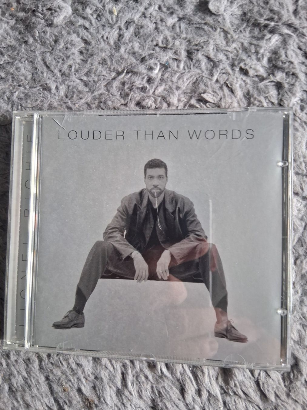 CDs: LIONEL RICHIE      LOUDER THAN WORDS     CD – D'occasion à Wetzikon ZH par Ramones01