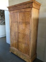 Schrank Nussbaum Massivholz (Antik)