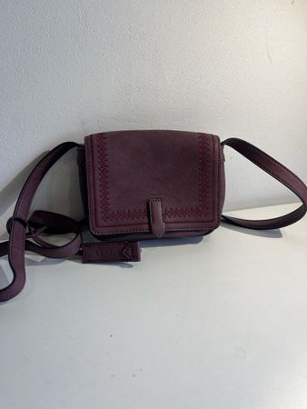 Trendige kleine Umhängetasche in Lila