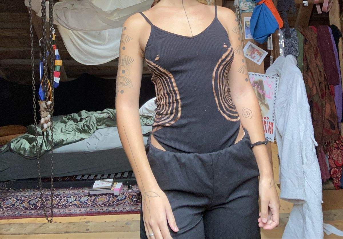 Top: Body mit bleach Tribal Muster – Usato da Rehetobel venduto da Jahbleh 3