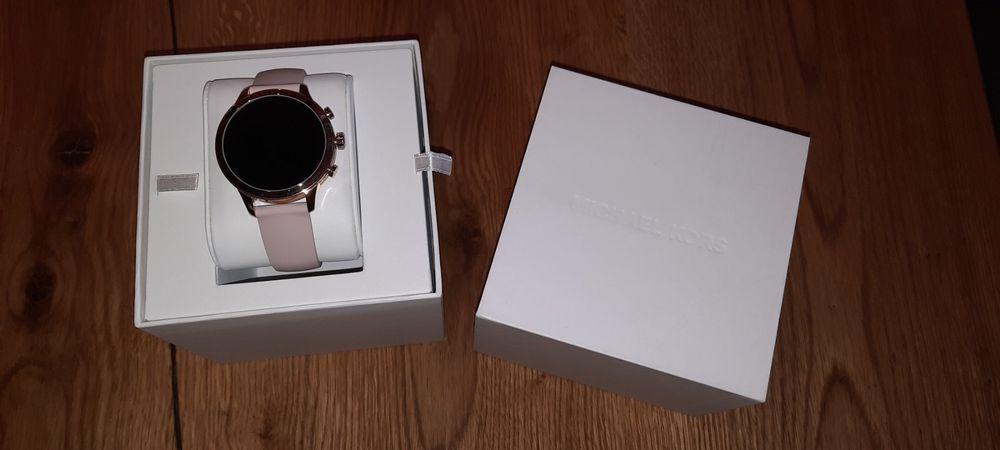 Michael kors access runway hotsell mkt5049 smartwatch