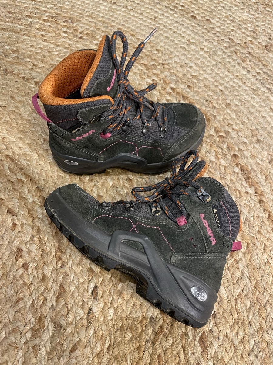 Lowa Scarpe per ragazzi: Lowa Gore-Tex Wanderschuhe Gr. 27 – Usato da Windisch venduto da rascale