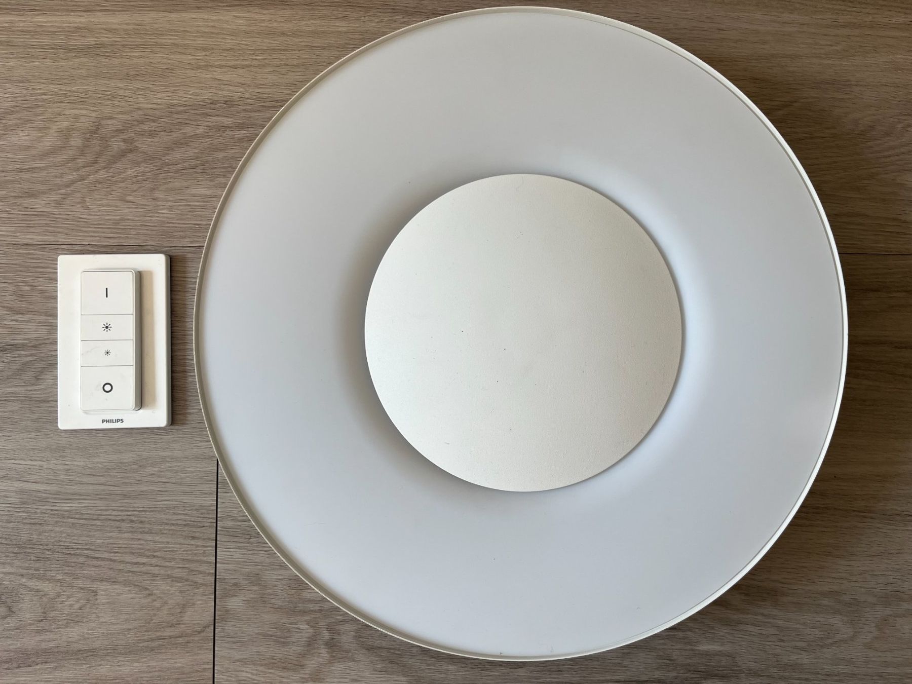 Philips Kronleuchter & Deckenlampen: Philips Hue Deckenlampe – Gebraucht aus Binningen von Priuts