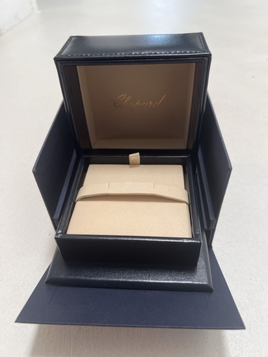 Chopard Coffrets à bijoux: Neue Chopard Schmuckschatulle dunkelblau Leder – Neuf avec emballage d'origine à Männedorf par T_weber 2