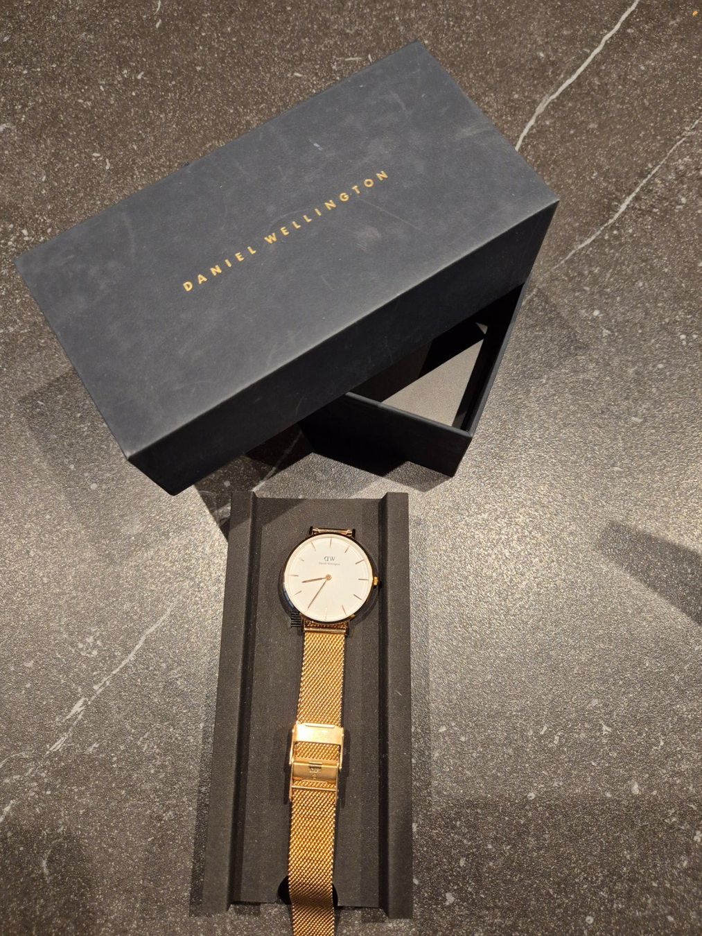 Daniel Wellington Uhren: Armbanduhr Damen – Gebraucht aus Zunzgen von Flipflap02