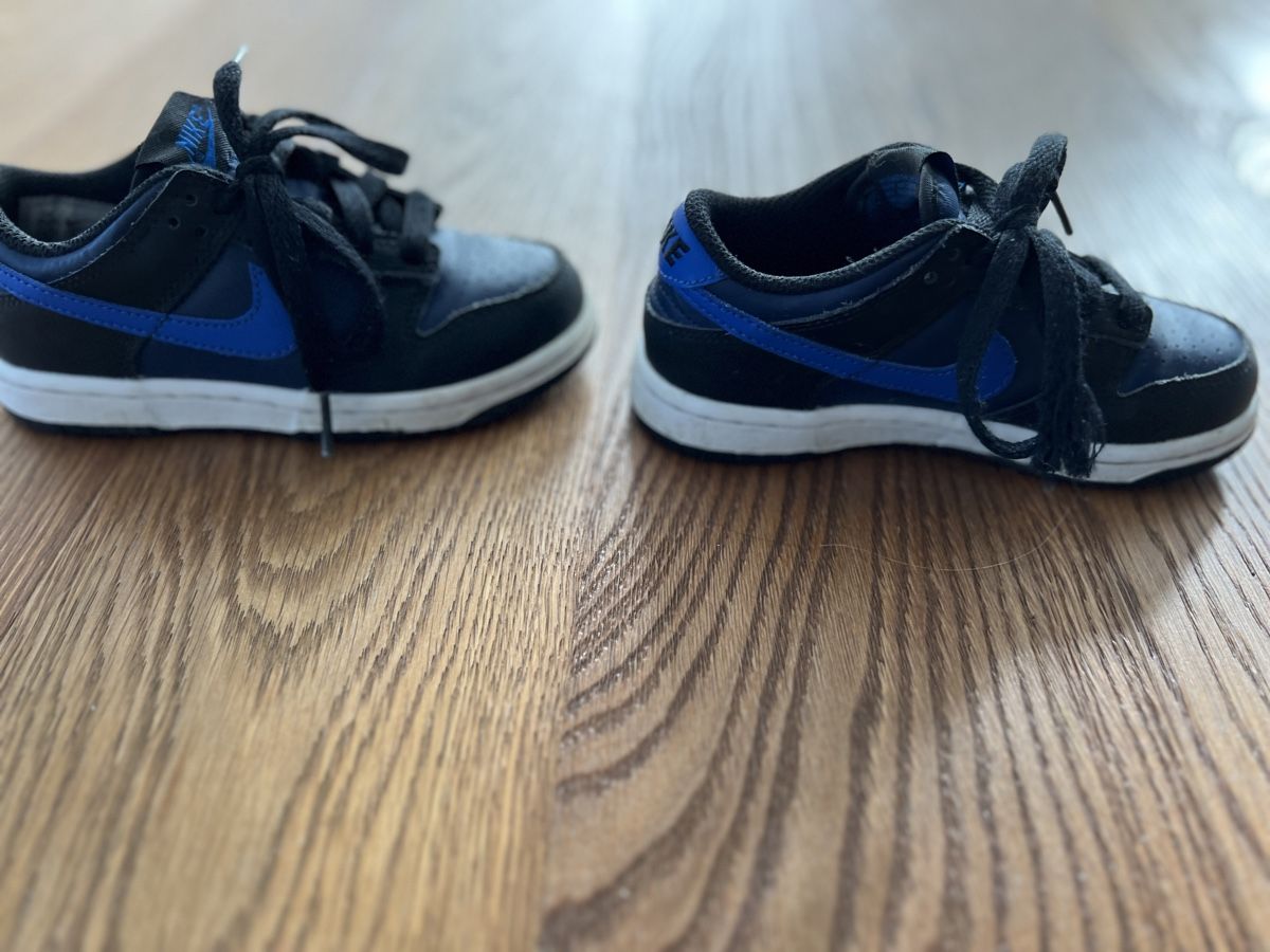 Nike Scarpe per ragazzi: Nike Schuhe Gr. 27.5 schwarz blau Sneaker – Usato da Gipf-Oberfrick venduto da Sonne010203 3