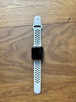 Apple Watch Series 11 – 42 mm – Silber – Nike Sportarmband