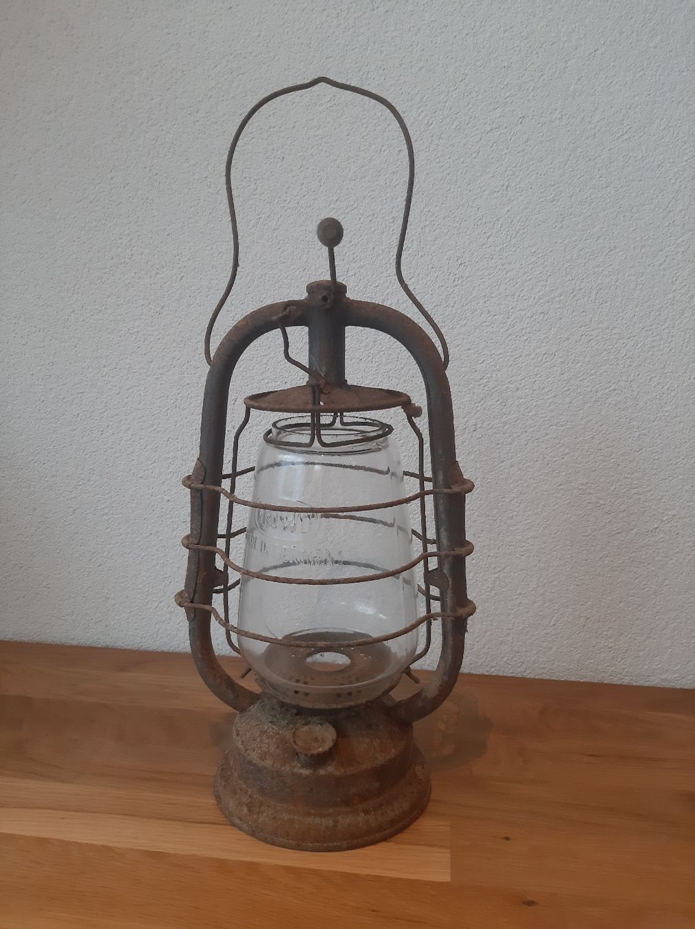 Lampen & Licht: Alte, verrostete Petrollampe – Defekt aus Mels von Melzi