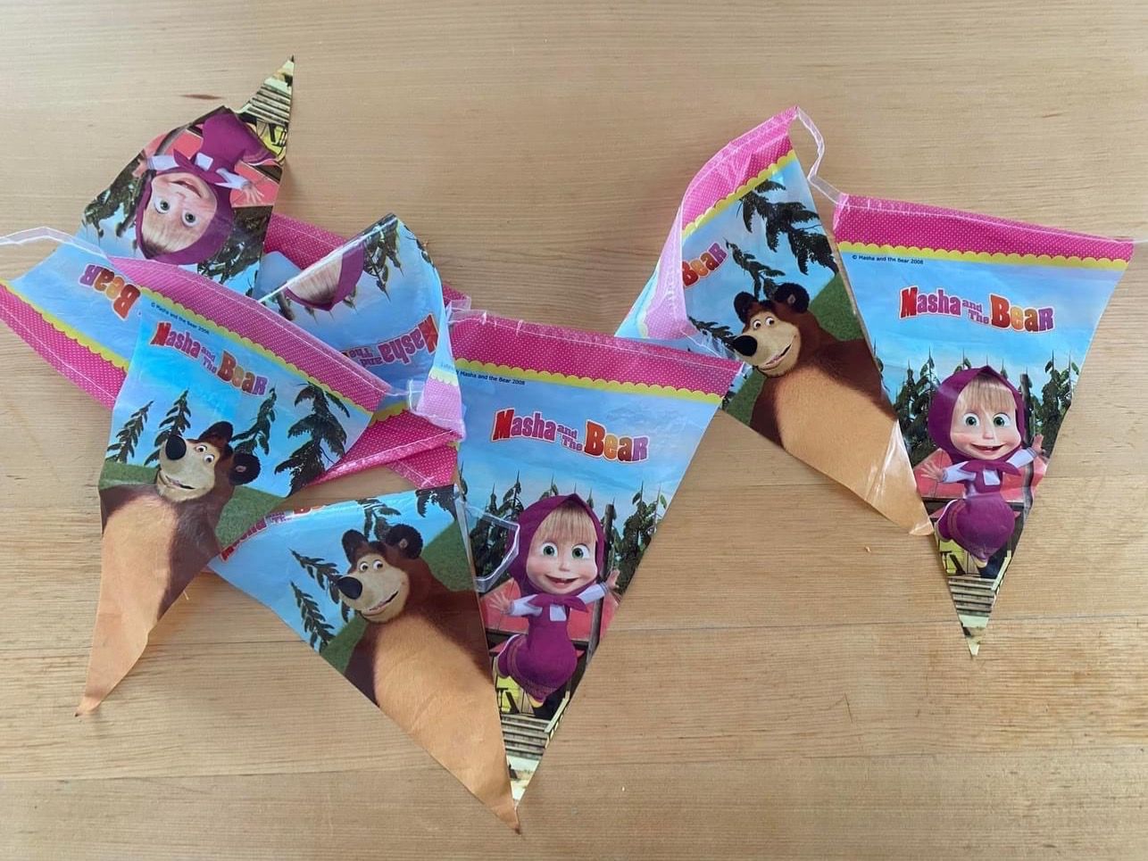 Tutte le decorazioni: Wimpelkette Mascha und der Bär – Usato da Herzogenbuchsee venduto da MoLa85