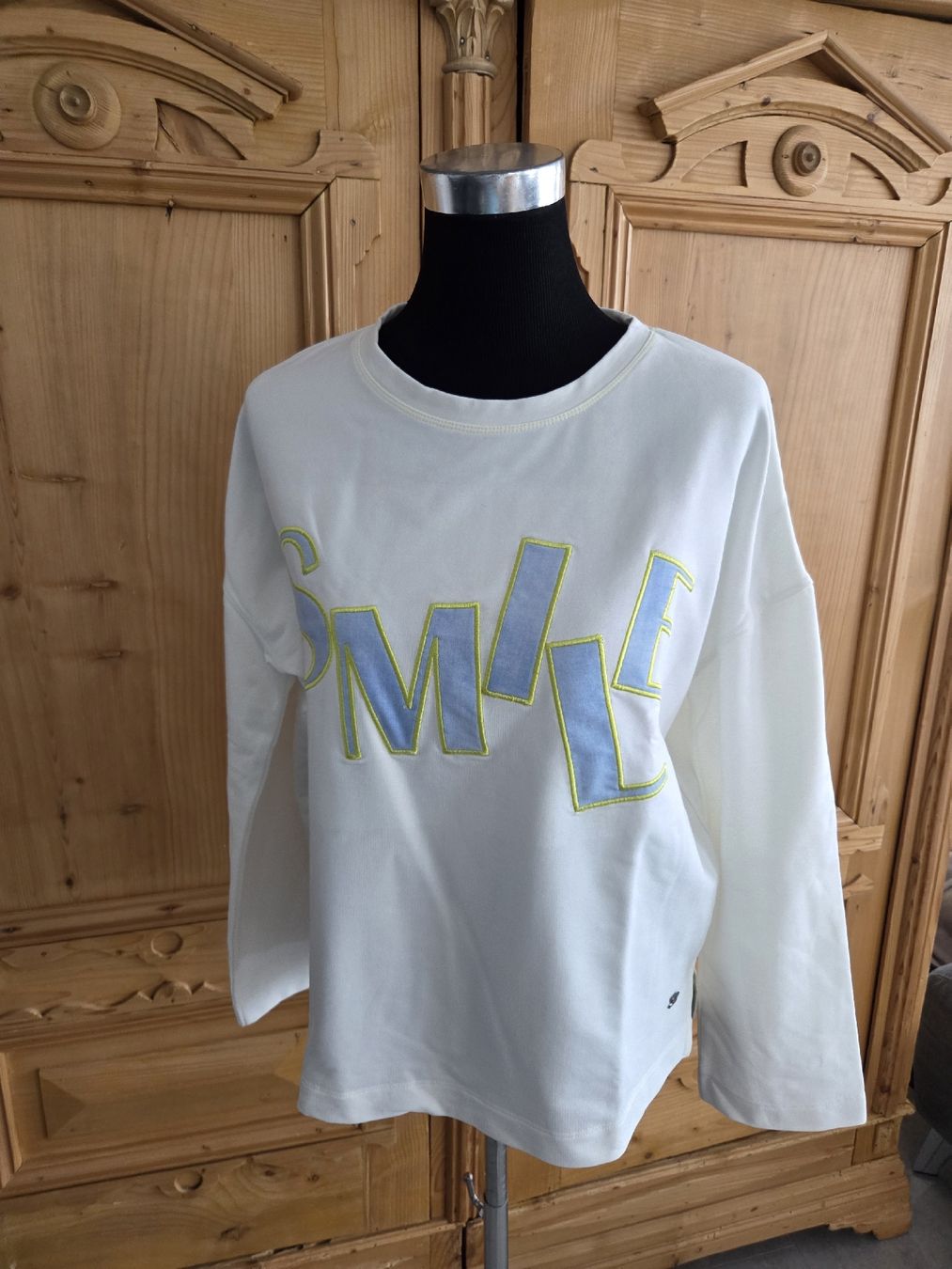 Maglioni & Felpe: schönes Sweatshirt, xox – Usato da Wiesendangen venduto da Sinhuk