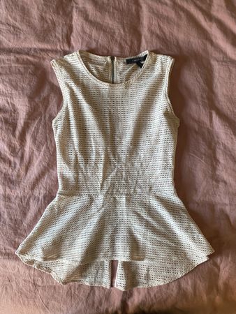 Top BCBG Max Azria ajouré taille XXS - fit jusqu’à M