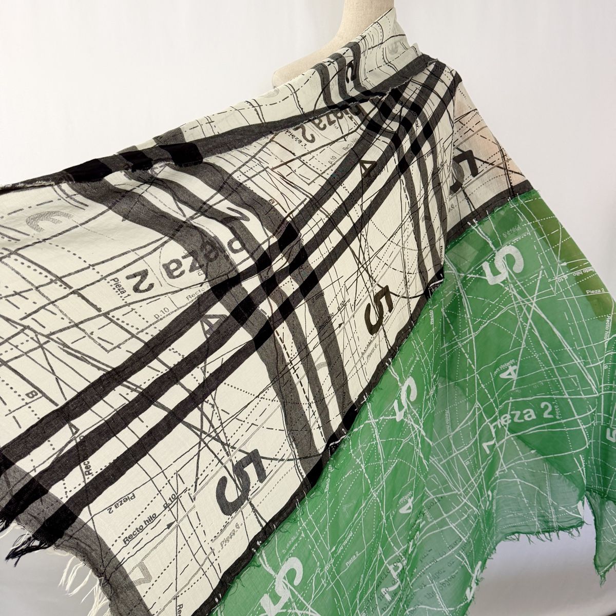 Rundholz Foulards, Tücher & Schals: RUNDHOLZ New Large Scarf – Neu (gemäss Beschreibung) aus Freienbach von Avviivva_Shop 2
