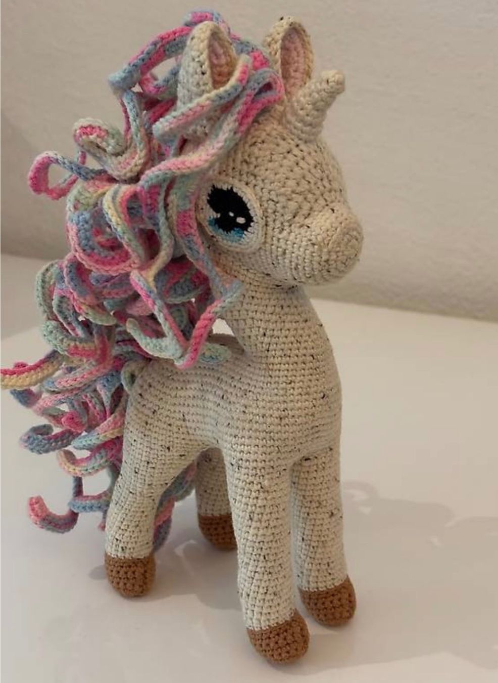 Bambole: Amigurumi Einhorn Häkelpuppe – Nuovo e nell'imballaggio originale da Vaduz venduto da NotNeeded