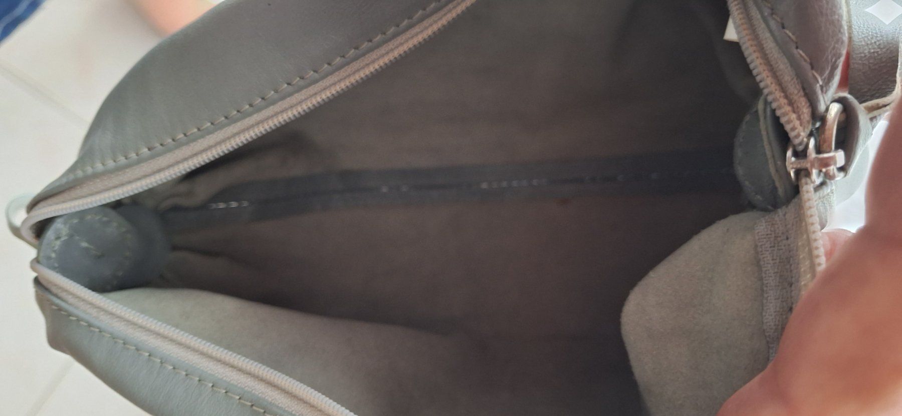Borse da donna: Sac à main gris en cuir – Usato da St-Triphon venduto da Jldr0 4