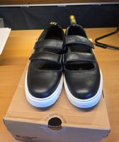 Dr. Martens Polley mit Plateau-Sohle und Klettverschluss