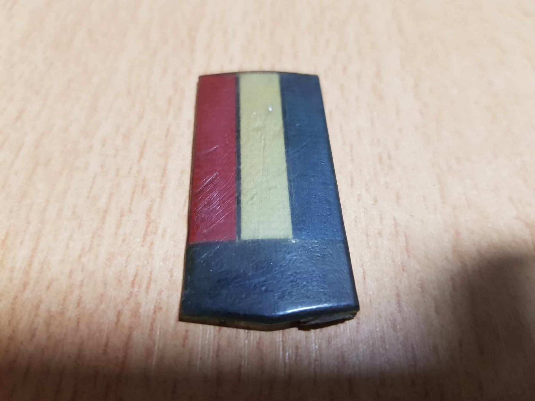 Chevrolet Tutti pezzi di ricambio auto: Camaro Front Emblem – Usato da Niedergösgen venduto da usc_l8gm 1