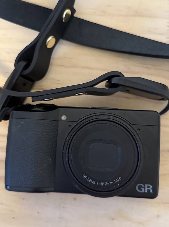 Fotocamera: Ricoh GR III Urban Edition Kit – Usato da Zürich venduto da hartmann.r