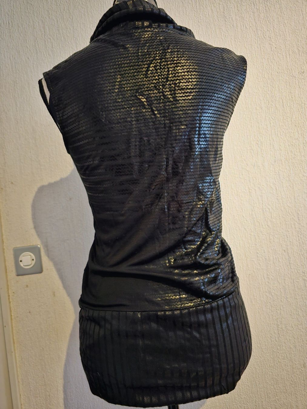 T-shirt: T-shirt noir de la marque Byblos – Nuovo (secondo la descrizione) da lausanne venduto da mariamimib 1