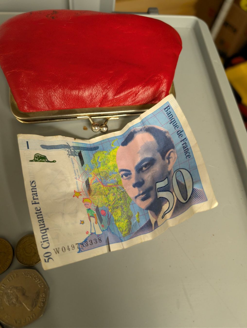 Banknoten: Alter Geldbeutel mit Münzen und Note – Gebraucht aus Wynau von Zebrafurz 1