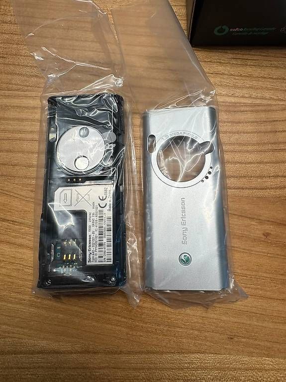 Ericsson Telefoni cellulari / Smartphones: Sony Ericsson K600i Aluminium Silver - originalverpackt – Nuovo e nell'imballaggio originale da Neftenbach venduto da Bambam3 2