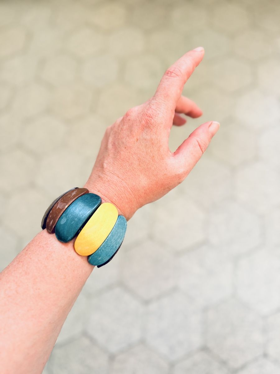 Bracciali & Braccialetti: Farbiges Holzarmband mit Gummizug – Usato da Zürich venduto da nakasch 1