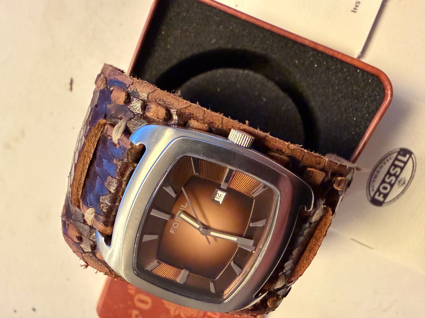 Fossil Orologi: Fossil Oversized Leather Cuff Watch – NEW / Never Worn – Nuovo (secondo la descrizione) da Freienbach venduto da Mariadlgg 2