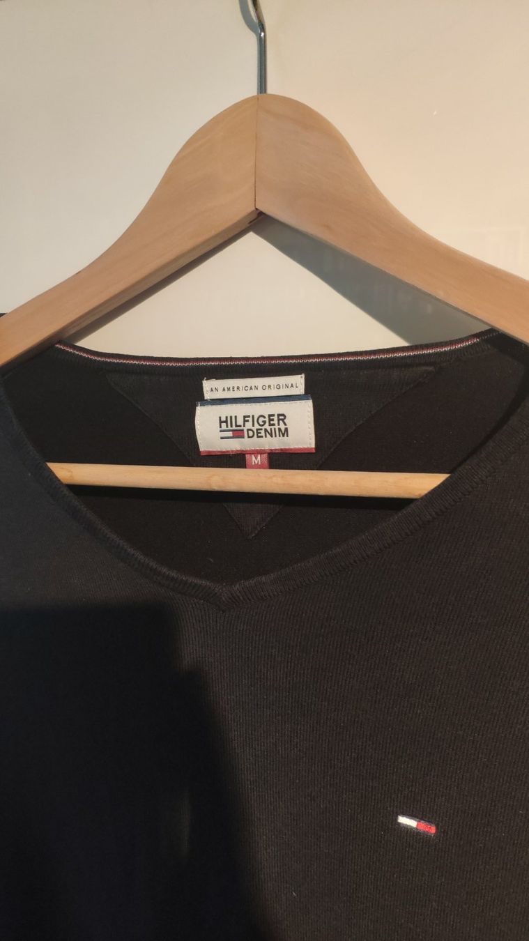Tommy Hilfiger Pullover & Sweatshirts: Tommy Hilfiger V-Neck Pullover Denim schwarz gebraucht – Gebraucht aus Zürich von Engiadina75 1