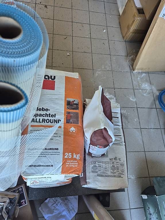 Materiale di riempimento: Baukleber Netz Zement – Usato da Hunzenschwil venduto da RAFFAEL2010