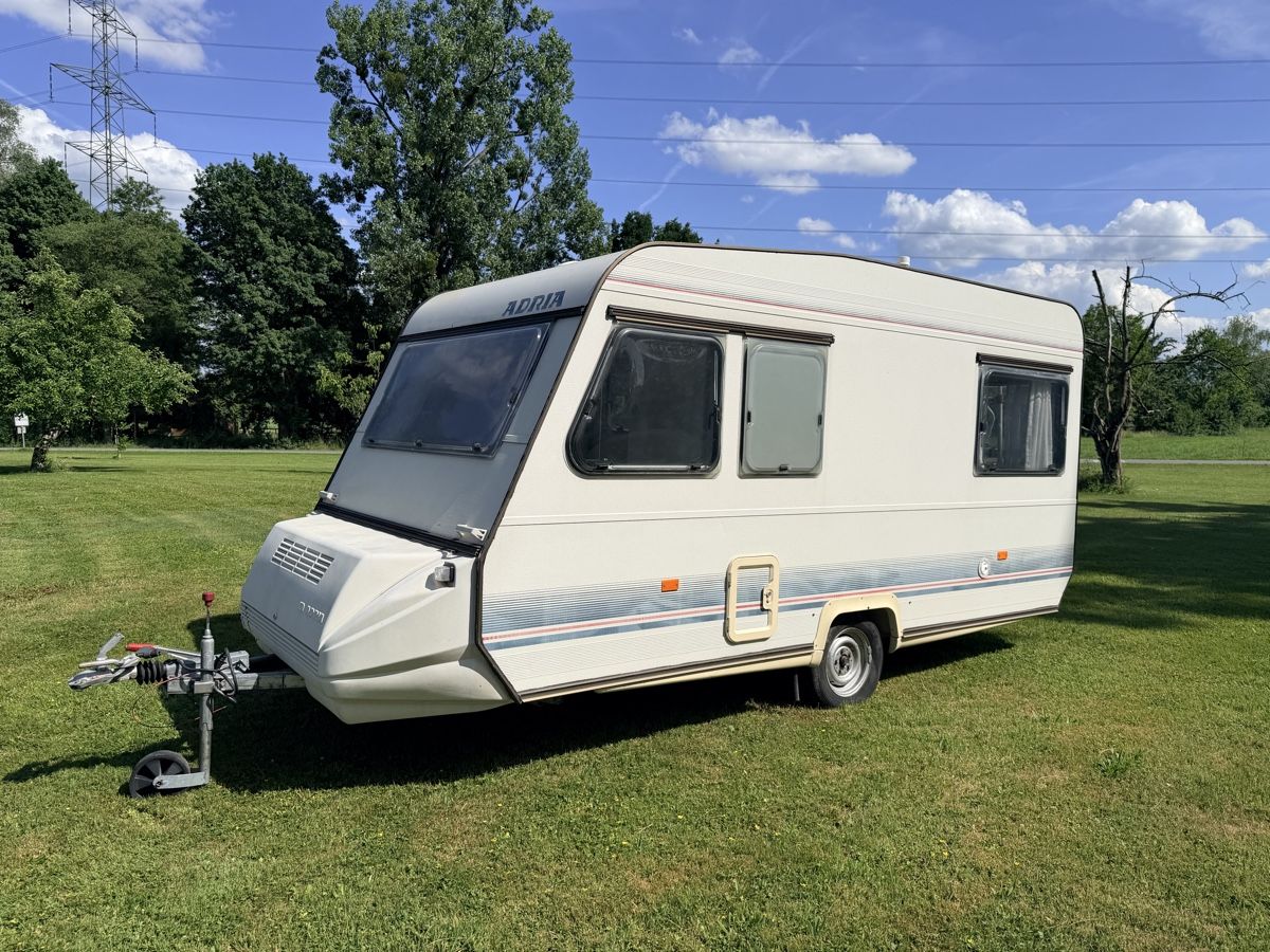 Adria Véhicules de camping: Adria Wohnwagen Optima 440 TQ – D'occasion à Mühlau par Snackbitez