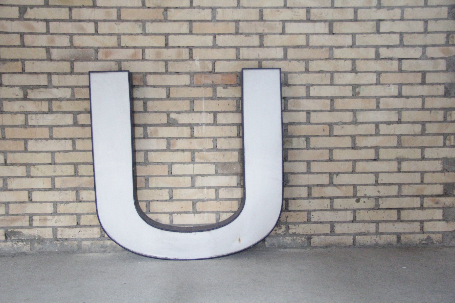 Toutes les décorations: Leuchtbuchstabe U – D'occasion à zürich par Eglistrasse 1