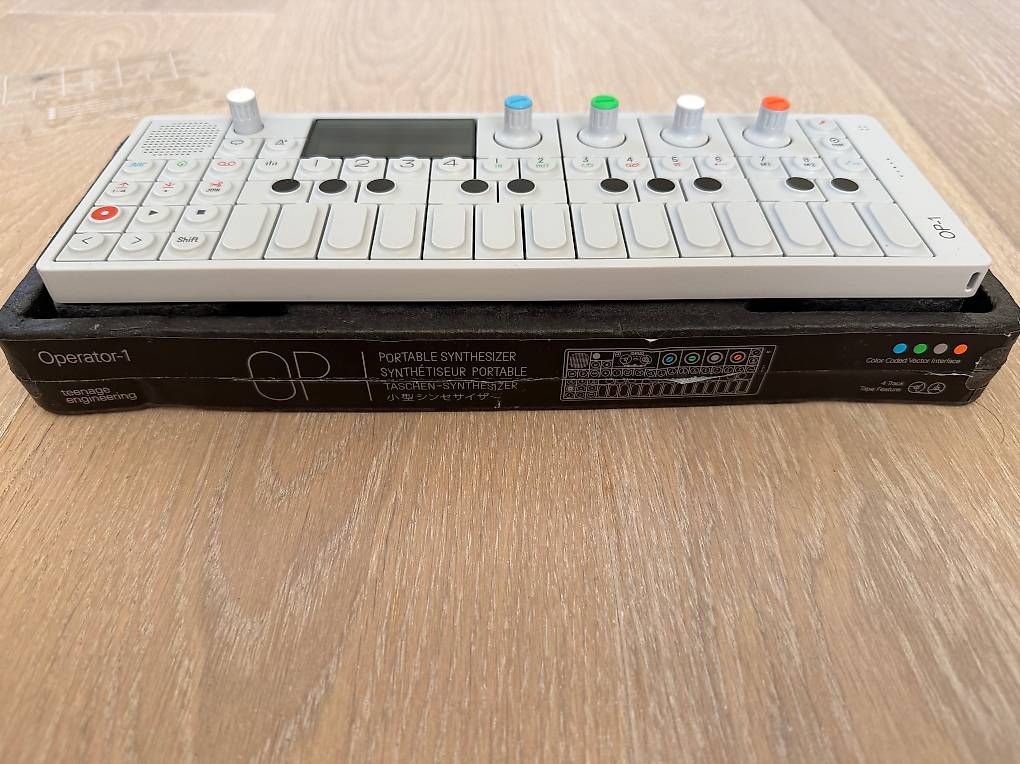 Teenage Engineering Instruments de musique: OP 1 Original – D'occasion à Wilen b. Wollerau par cho_7k6w 2