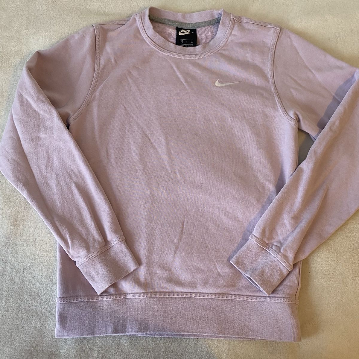 Nike Maglioni & Felpe: Nike Lilac Violett Pulli S Unisexe – Usato da Givisiez venduto da dor_xb9k