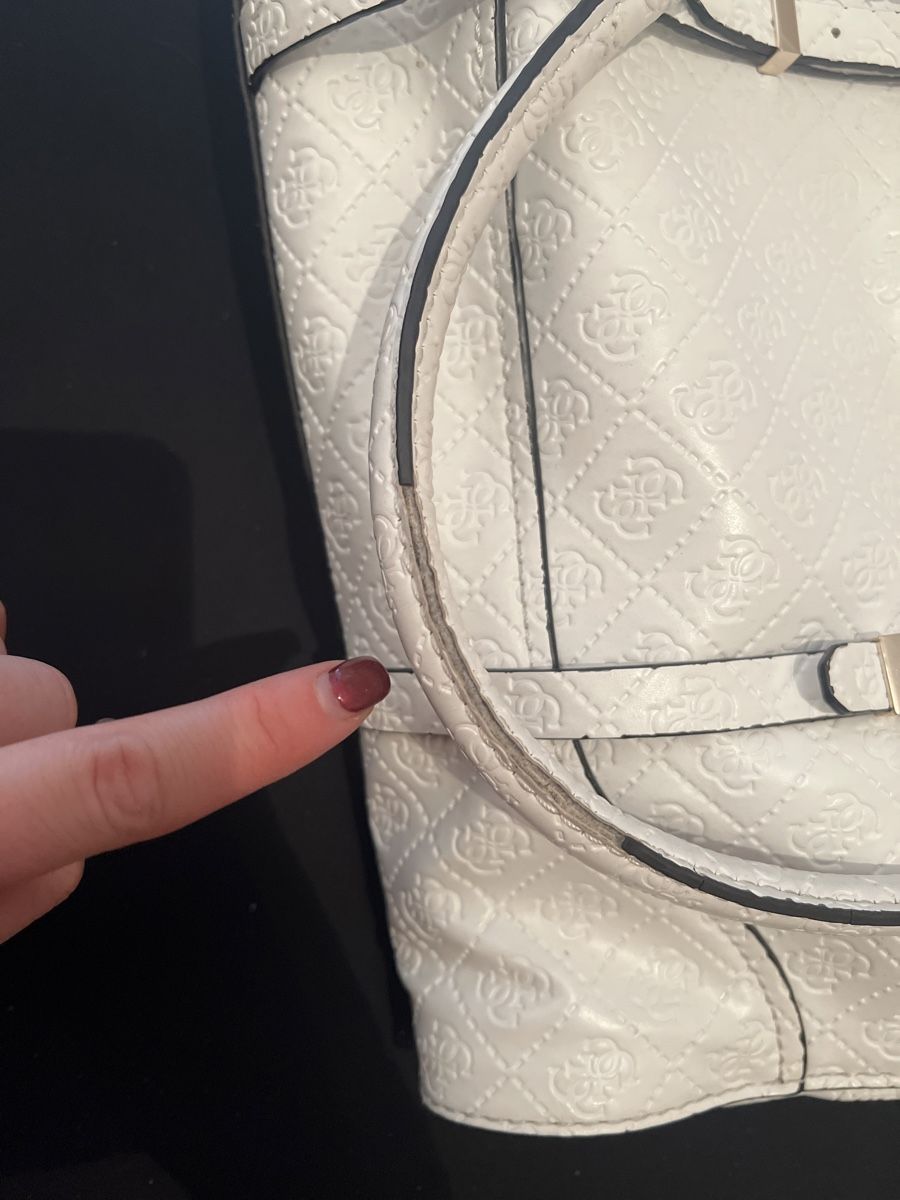 Guess Taschen für Damen: Weisse Guesshandtasche – Gebraucht aus Thun von Golden-Gate 1