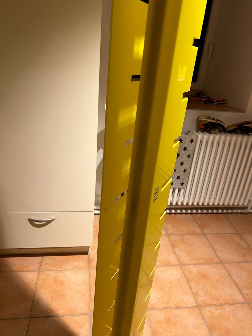 Lampen: UNIQUE ! Lampe au sol jaune fluorescent VINTAGE années 90 – Gebraucht aus Roche VD von luc_jwm5 1