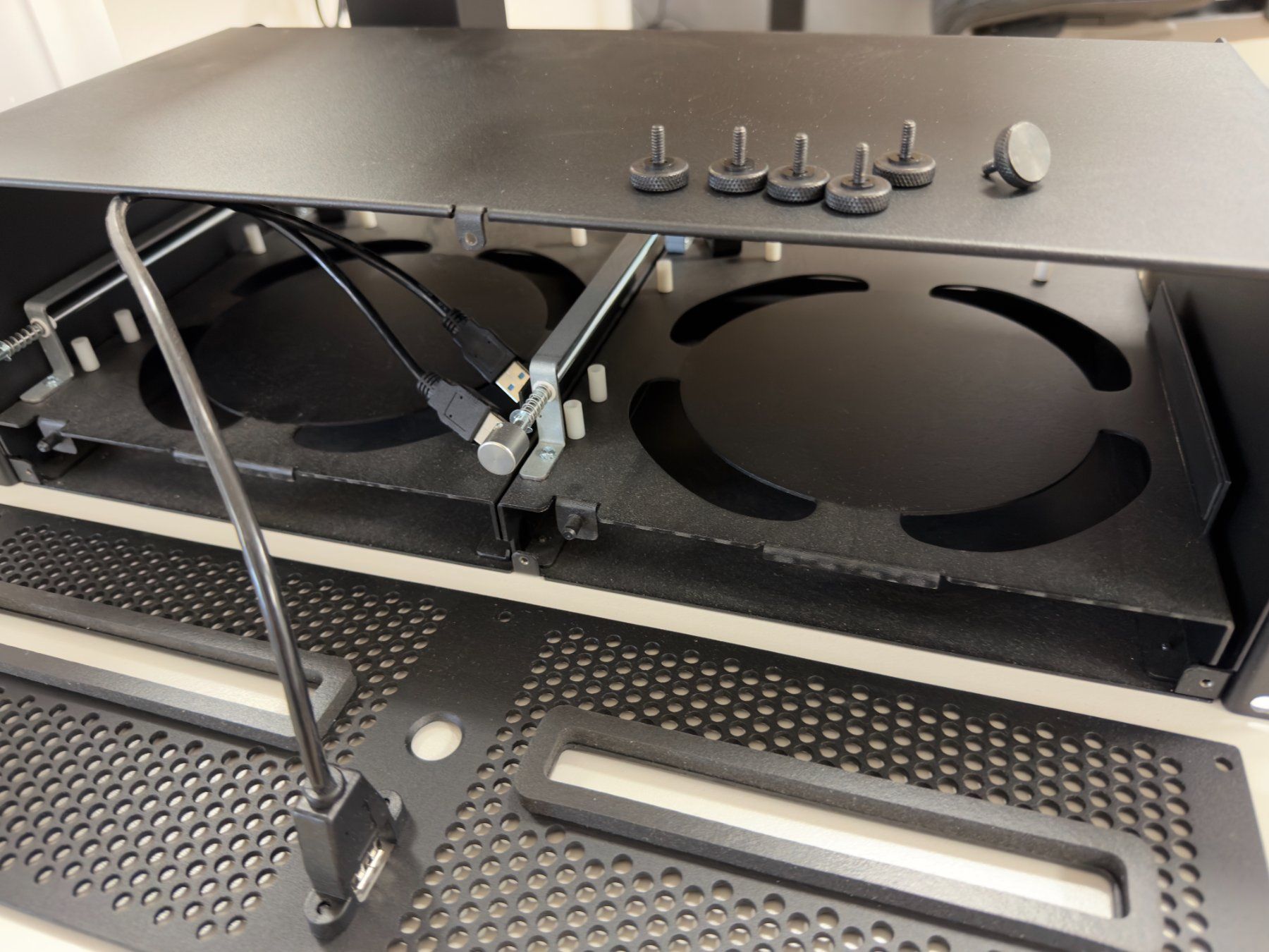 Altri accessori: RackMac Studio RACK-STD-2X – Rackmontage für Mac Studios – Usato da Fehraltorf venduto da eventag 4