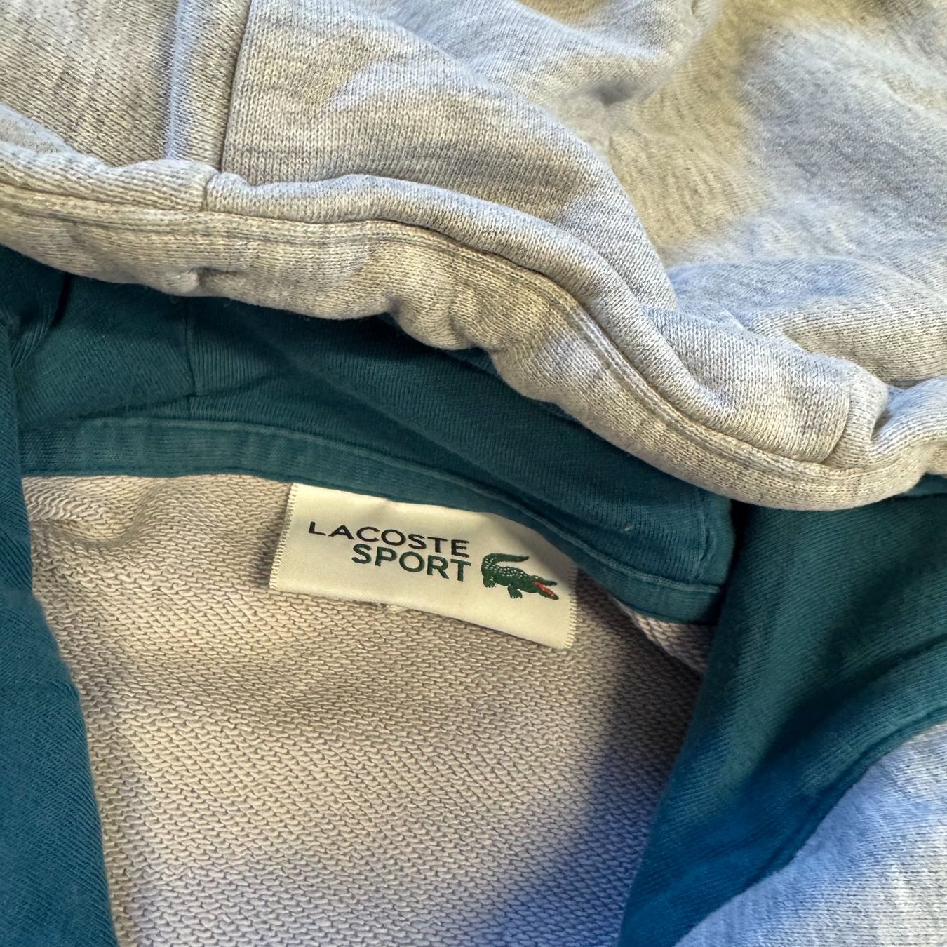Lacoste Maglioni & Felpe: Lacoste classic grey hoodie retro Pullover Kaputze pull – Usato da St. Gallen venduto da sourced_limited 2