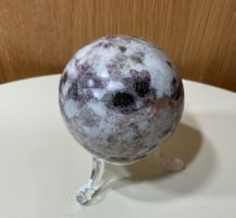 Wunderschöne Turmalin in Quarz Kugel mit Ständer