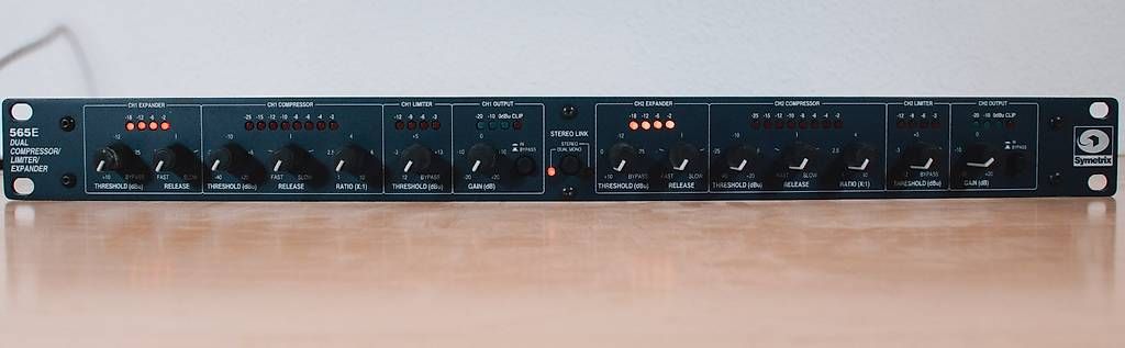 Instruments de musique: Symetrix 565E Dual Compressor/Limiter/Expander – D'occasion à Hinterkappelen par audiowerft