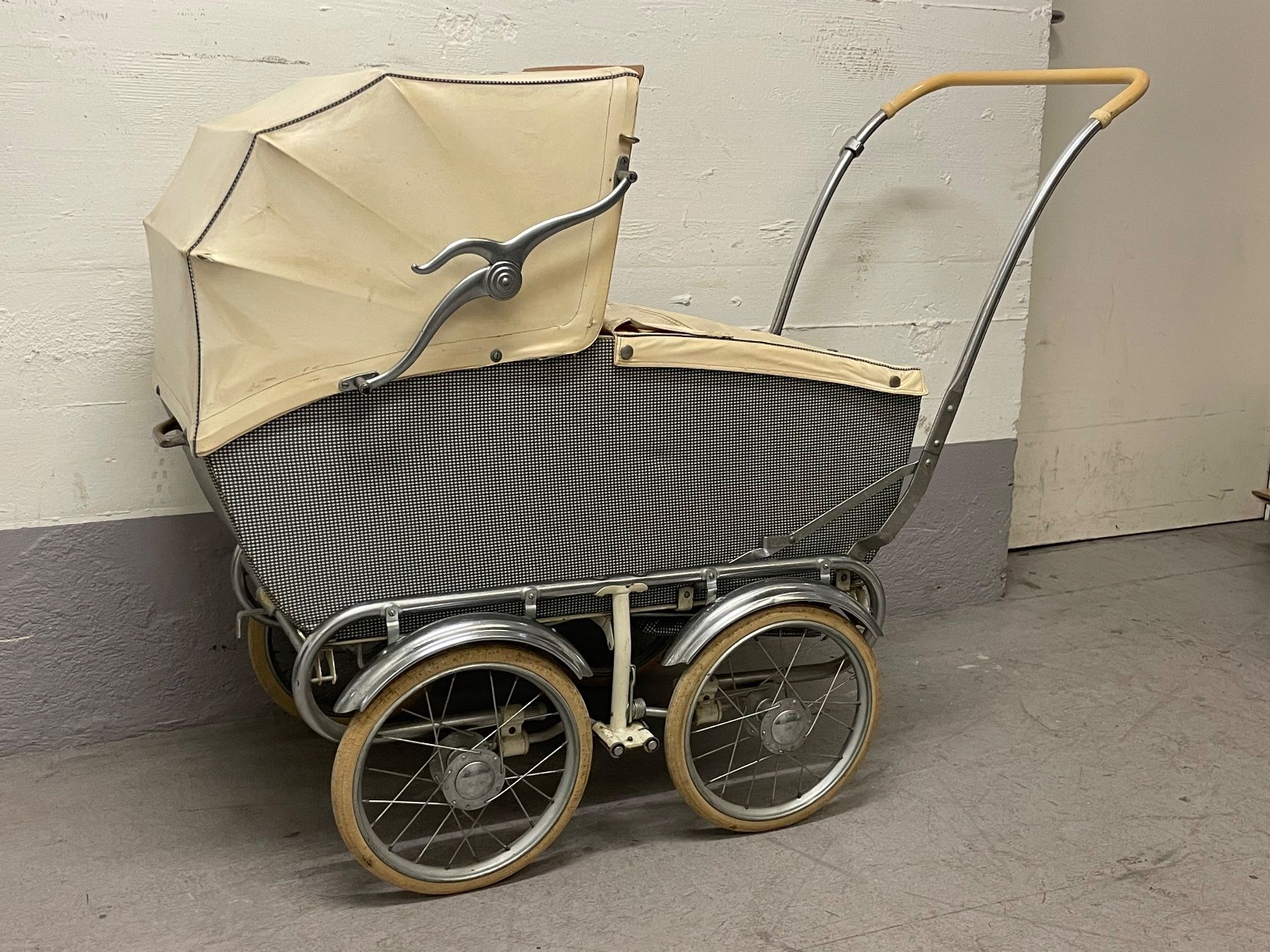 Carrozzine: Vintage Baby-/Kinderwagen – Usato da Zürich venduto da Vintage-1993 1