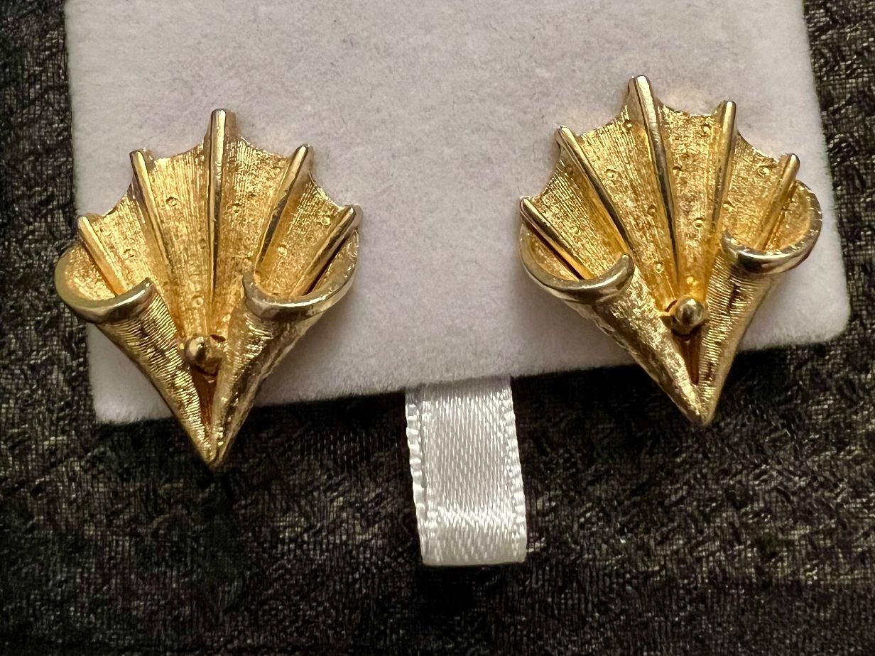 Orecchini pendenti & Orecchini a lobo: Coro Vintage Ohrclips, goldfarben – Usato da Uznach venduto da Ya_x7x6