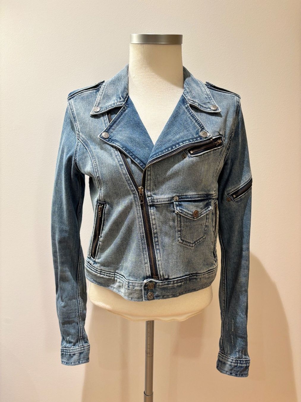 Giacche: schöne Jeansjacke im Biker-Stil, Grösse 36 – Usato da Neunkirch venduto da autoscooter57