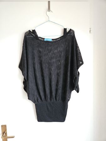 schwarzes Shirt, Oversize mit Fledermausärmel (Grösse S/M)