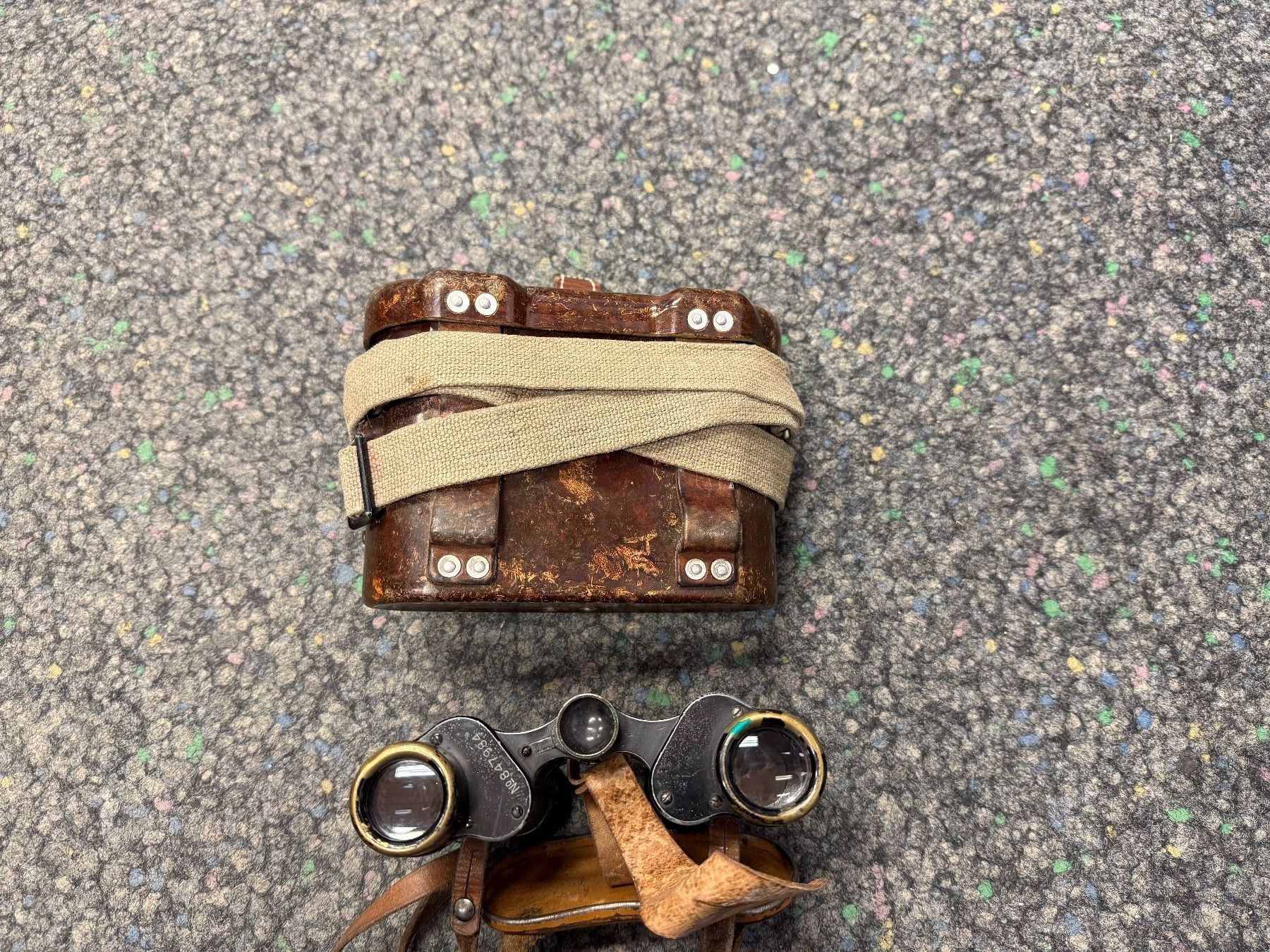 Zeiss Feldstecher: Carl Zeiss Fernglas/Feldstecker Schweizer Armee mit Etui – Gebraucht aus Tentlingen von Rmirage 1